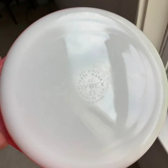 Vintage Pyrex Flamingo Pink #221 Round Baking Dish - Picture 5 of 7